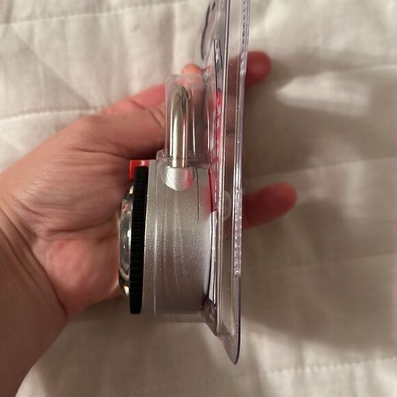 Master Lock General Security Level 3 7/8 Shackle height 2 1/8 Wide Body - Picture 7 of 8